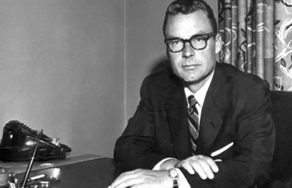 The Great Earl Nightingale Gave Us 29 Life-Changing Lessons