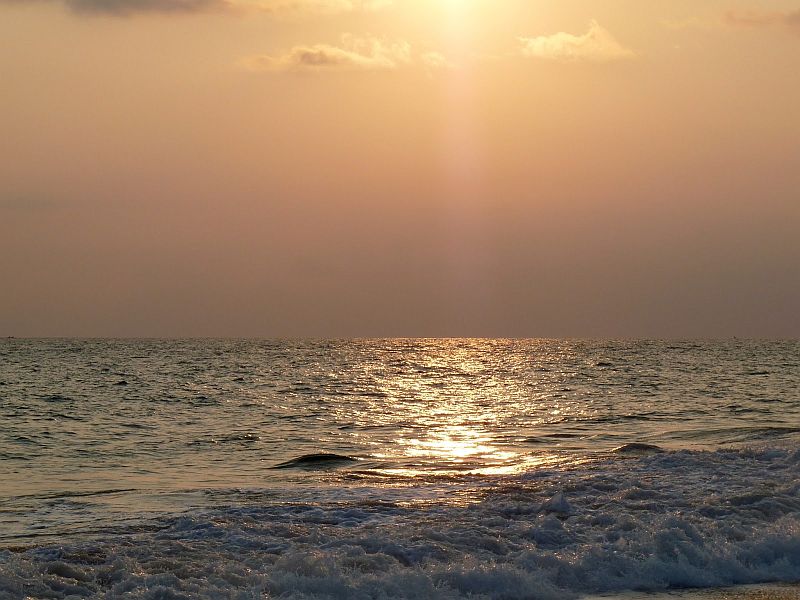 ocean-with-golden-light