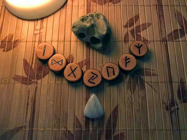 Weekly Rune & Moon for 9-15 February 2020 Weekly Rune & Moon for 9-15 February 2020