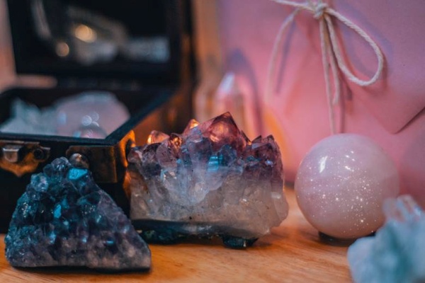 How to Promote Your Wellness with Healing Crystals