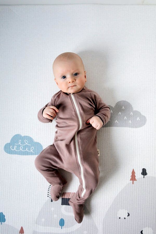 Baby Clothes: 8 Essential Types