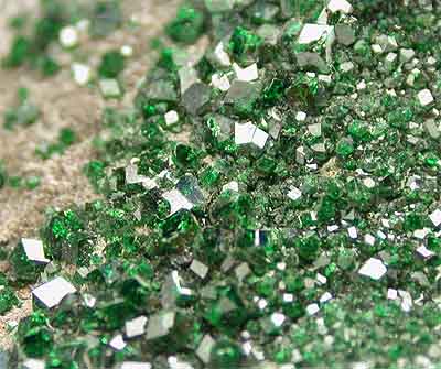 uvarovite_matrix