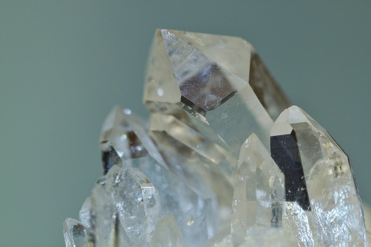 Crystal Therapy: The Healing Properties of Quartz Crystals