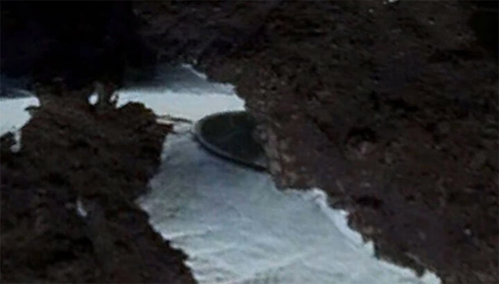 5 Visual Signs That Aliens Already Walk Among Us people-think-this-is-proof-of-aliens-in-antarctica