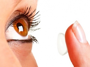 Don’t Make These 5 Dangerous Mistakes With Contact Lenses