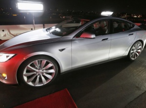 ‘Personal roller coaster’: Tesla Motors unveils electric Model S that drives itself