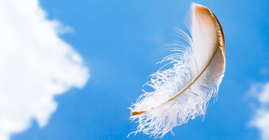 8 Signs You Have a Guardian Angel Nearby 8-signs