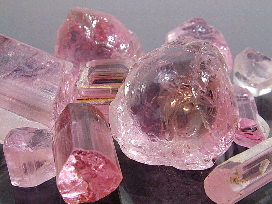 Emotional Clearing Ritual with Crystals pinktourmaline