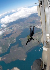 free-fall_parachute_training_jump