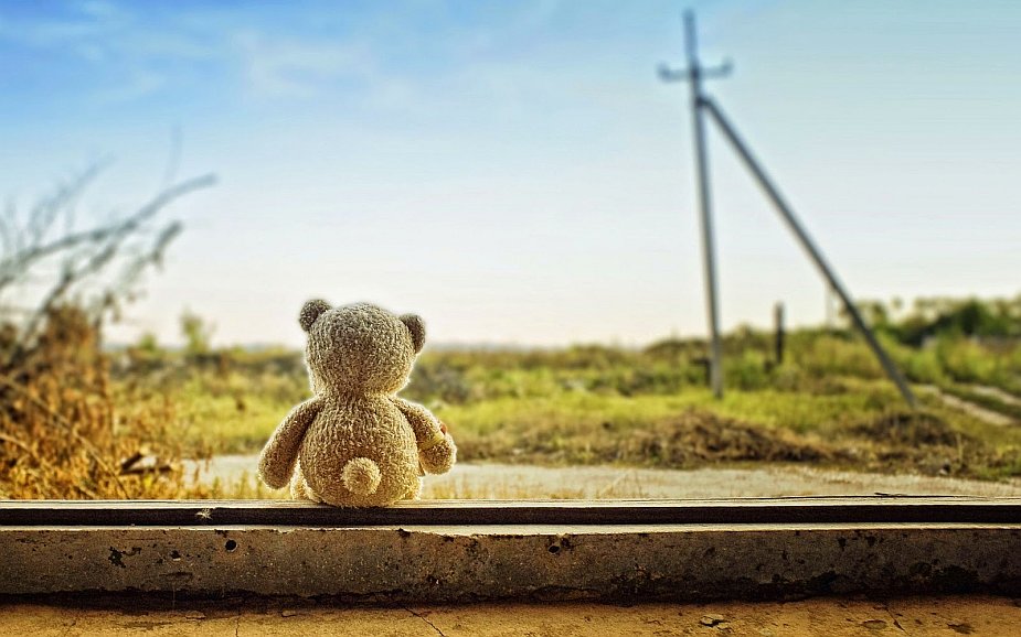teddy-bear-alone