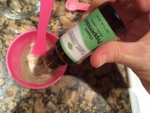 Simple Homemade Non-Toxic Toothpaste peppermint