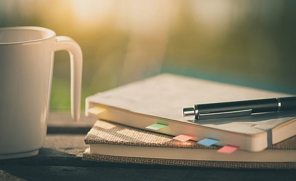 6 Common Habits That Are Holding You Back 6 Common Habits That Are Holding You Back