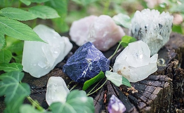 5 Crystals To Maximize The Energy Of A Full Moon