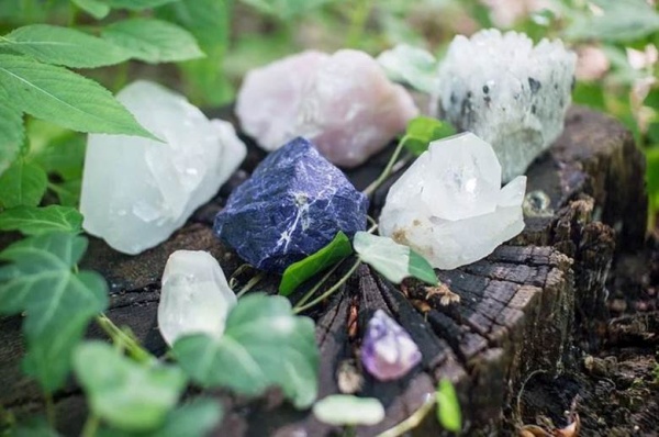 How to Promote Your Wellness with Healing Crystals