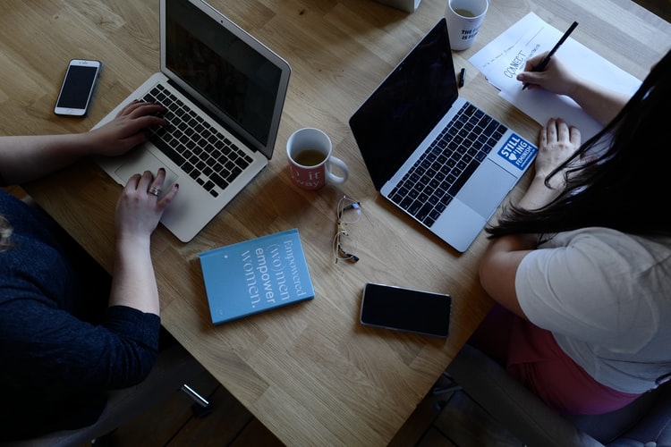 Two Ways to Connect Your Laptop to Your TV: Wired and Wireless Method