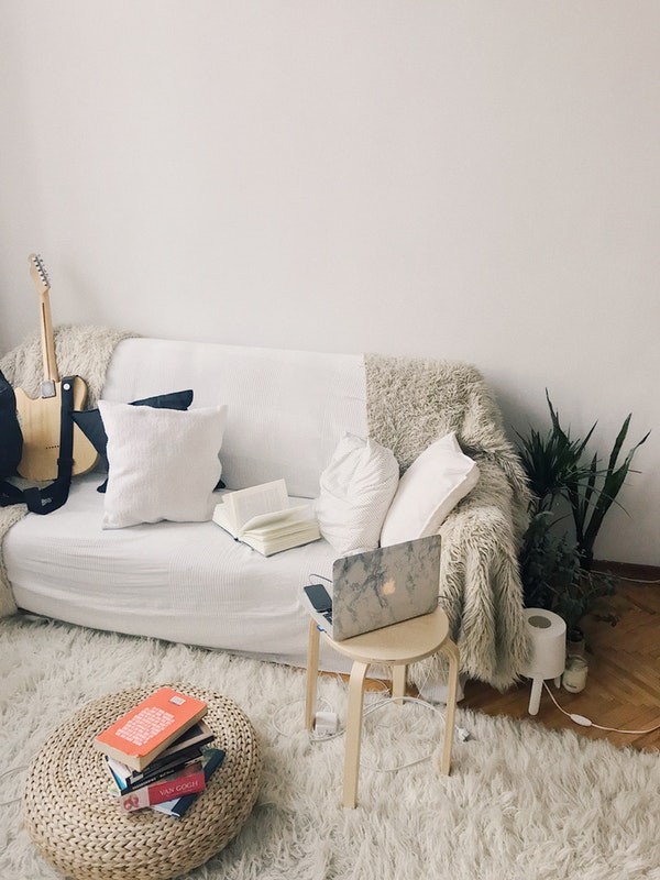 Stay true to simple décor Stay true to simple décor