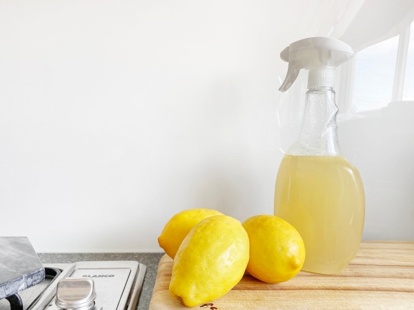 Should You Switch to Natural Cleaners for Spring Cleaning This Year?