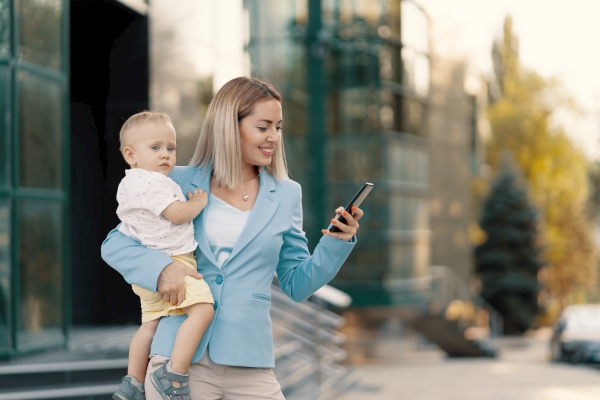 Get Ready In Record Time! 7 Fashion Tricks for Busy Moms