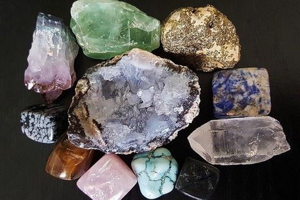 A Beginner’s Guide To Using Crystals For Sleep And Relaxation