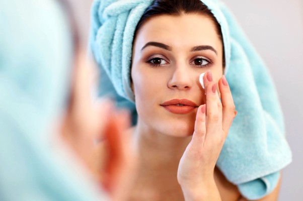 5 Effective Ways To Keep Your Skin Moisturized 5 Effective Ways To Keep Your Skin Moisturized