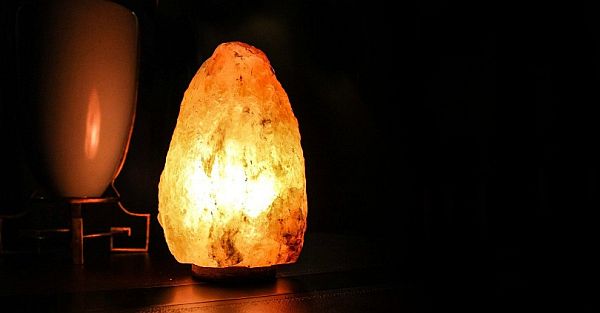 how-a-himalayan-salt-lamp-can-improve-your-mood