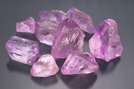 Kunzite Rough kunzite1