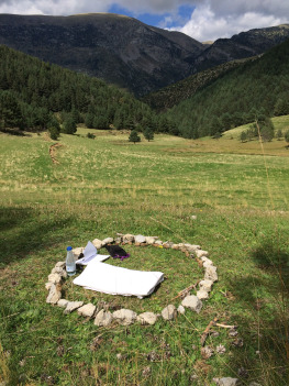 Tarot reading in nature outdoor-tarot