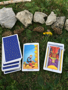 Tarot reading in nature outdoor-tarot