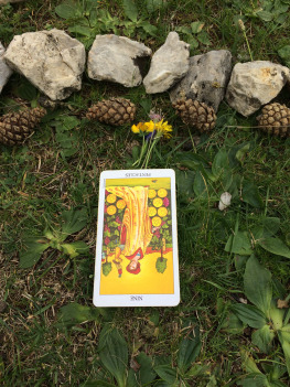Tarot reading in nature outdoor-tarot