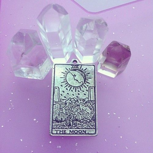 tarot_cards_and_crystals