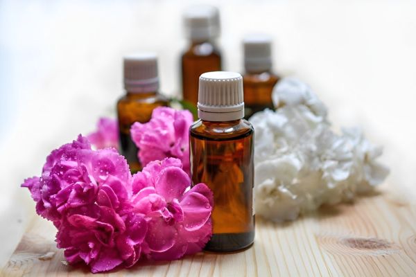 3 Essential Oil Recipes For Calm, Focus, & Clearing