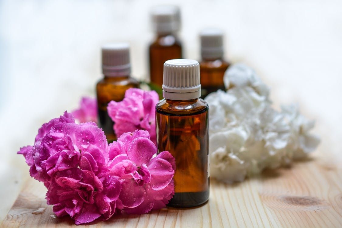 The Best Essential Oils for Itchy Skin essential oils aromatherapy