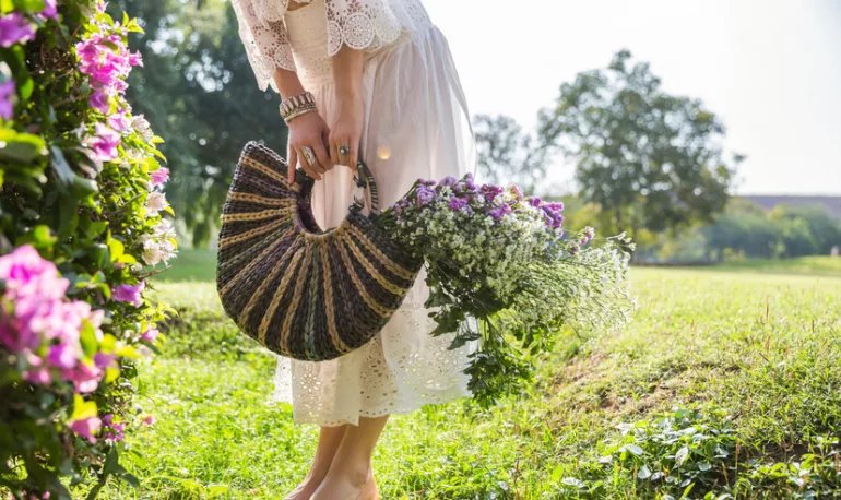 The Most Powerful Aromatherapy Oils For Your Happiest Summer summer-essentials