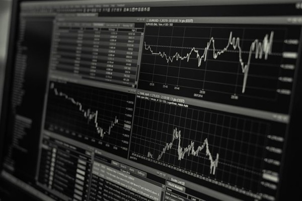 What Is the Difference Between Funded Trading and Solo Trading? What Is the Difference Between Funded Trading and Solo Trading?