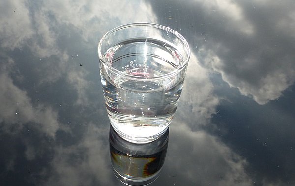 I Drank Only Water For 10 Days, Here's What Happened glass-water