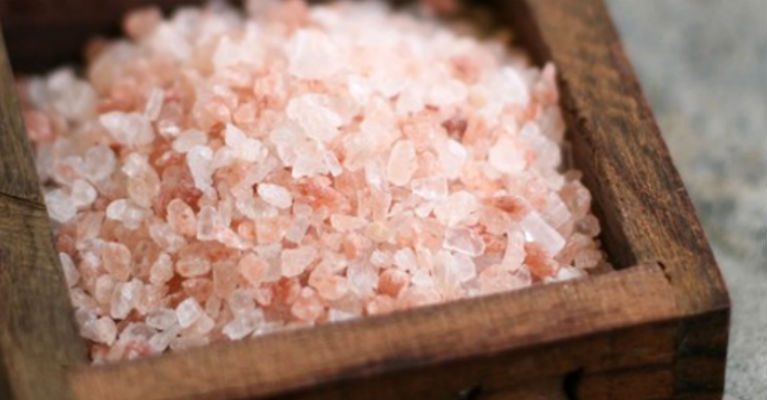 Himalayan Salt and Honey put-this-mixture-under-your-tongue-before-bed-and-never-wake-up-tired-again