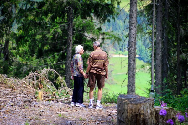 What Does It Mean to Age Gracefully (Mentally, Physically, & Emotionally) What Does It Mean to Age Gracefully (Mentally, Physically, & Emotionally)