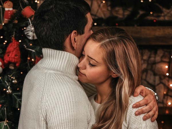 Why the Holidays Make You Feel Like You're in Love