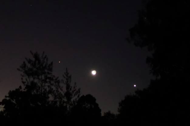 The Moon & Venus in conjunction, with Venus at lower right and Aldebaran left of the Moon, April 26th 2020.