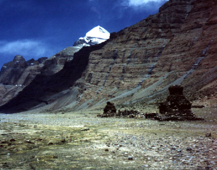 buddhism_wesak_stupas