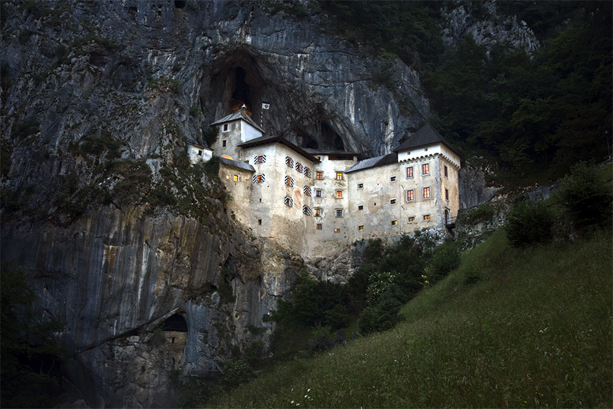 predjama-castle