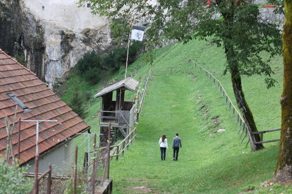 predjama-castle