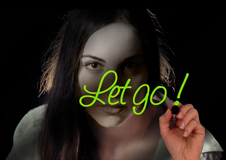 4 Step Guide to Letting Go of the Past let go