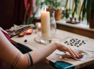 What is Tarot Card Reading and What Should You Expect?