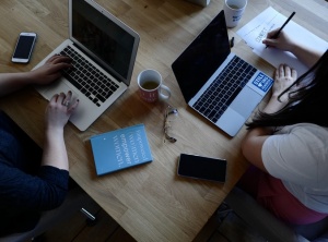 Two Ways to Connect Your Laptop to Your TV: Wired and Wireless Method