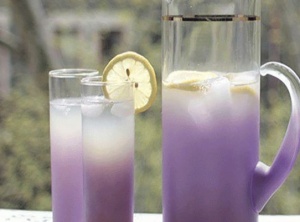 Make Your Own Lavender Lemonade to Soothe Anxiety and Headaches