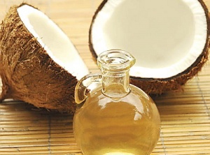 An Incredible Superfood: The Many Benefits of Coconut Oil