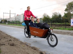 Cycling on sunshine: World’s first solar bike lane opens in Netherlands